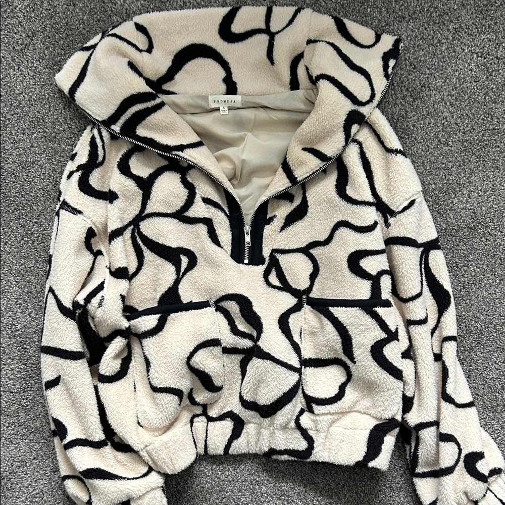 Promesa Cream and Black Bow Fleece Sweater size Small